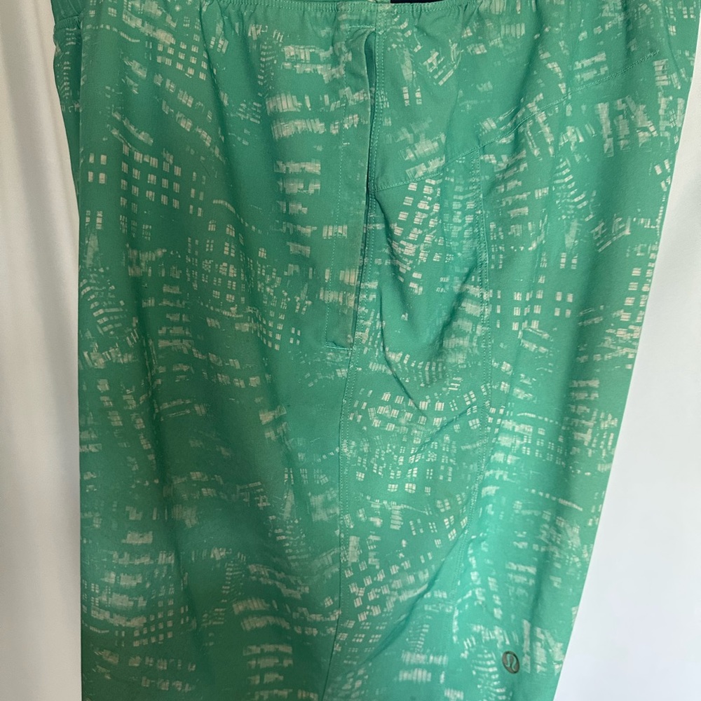 Mens L Lululemon Core Short